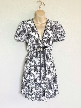 Francesca's Black & White Floral Tie-Front Mini Dress